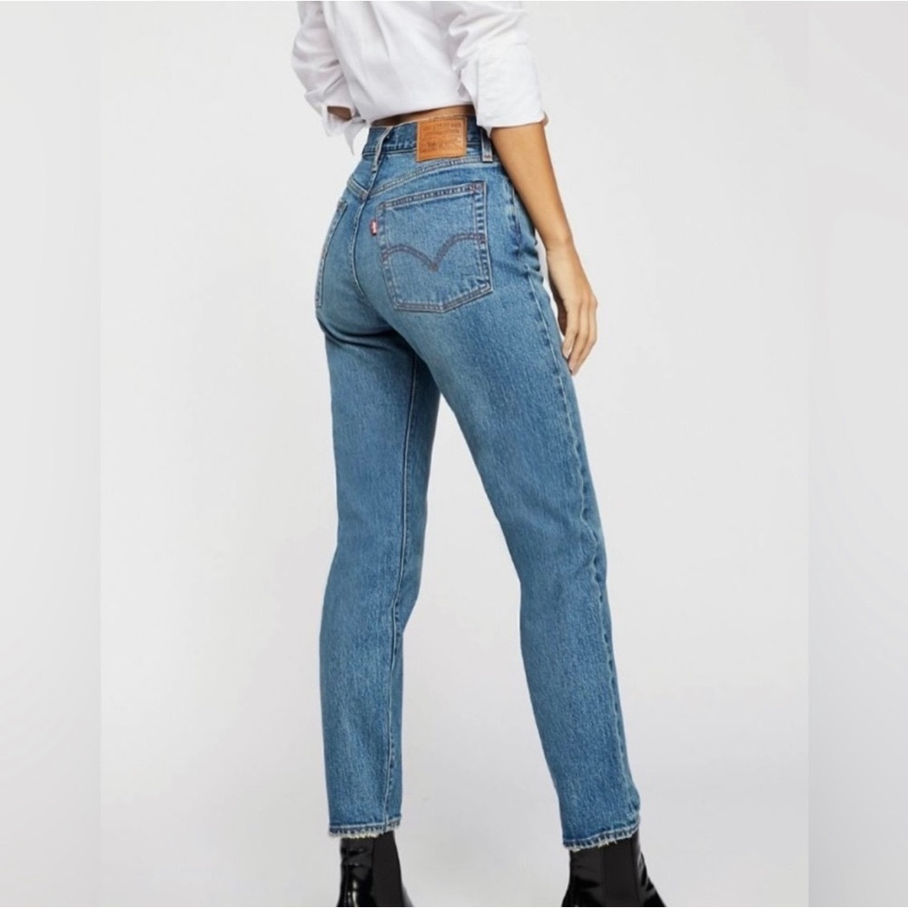 Levi’s Wedgie jeans size 24 medium wash